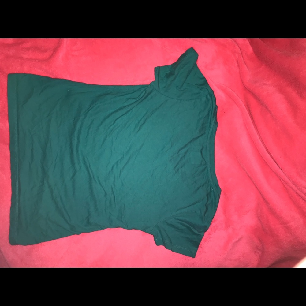 Teal Oakley V neck Tee gently used - Picture 2 of 3